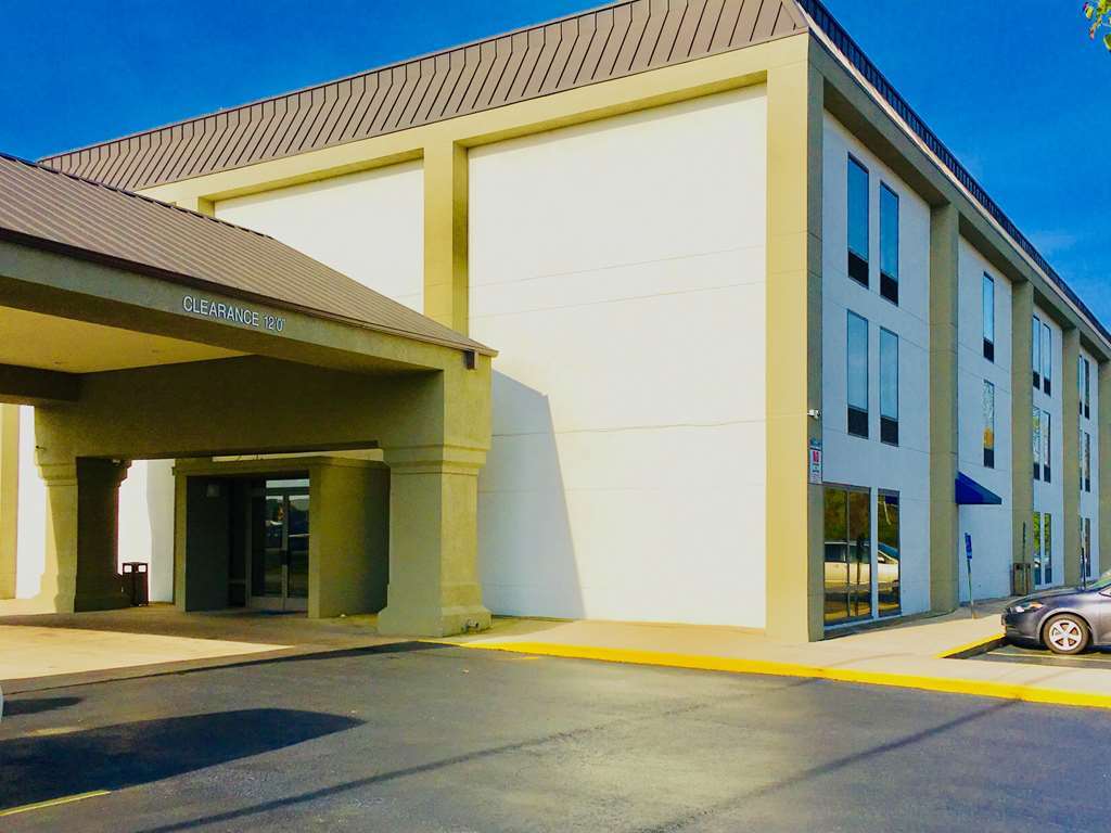 Motel 6 - Newest - Ultra Sparkling Approved - Chiropractor Approved Beds - New Elevator - Robotic Massages - New 2023 Amenities - New Rooms - New Flat Screen Tvs - All American Staff - Walk To Longhorn Steakhouse And Ruby Tuesday - Book Today And Sav Kingsland Esterno foto